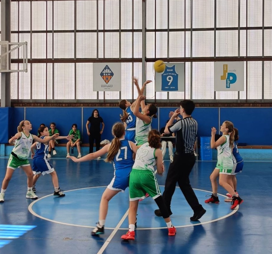 MINI BLAU FEMENÍ 74 – 41 CB SITGES
